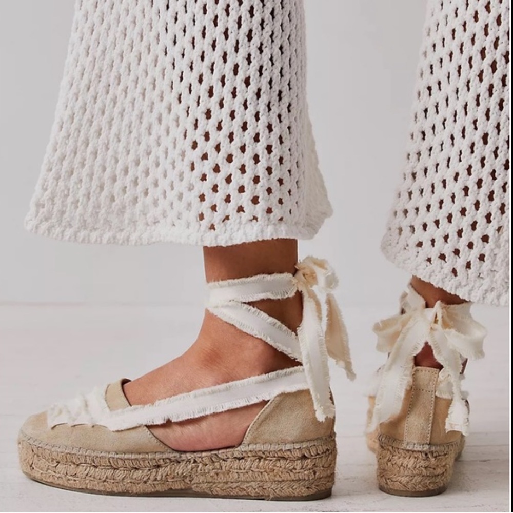 Free People Tan and Cream Espadrille Sandals with Ribbon Laces